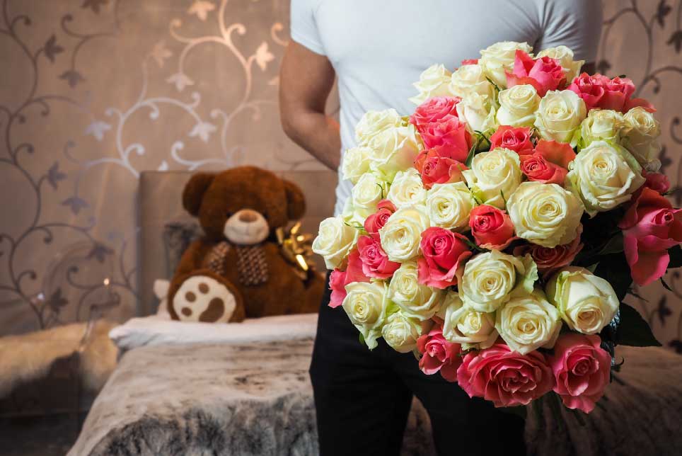 Sending Flowers as an Anniversary Gift: Simple Guide on How to Choose the Best Bouquet